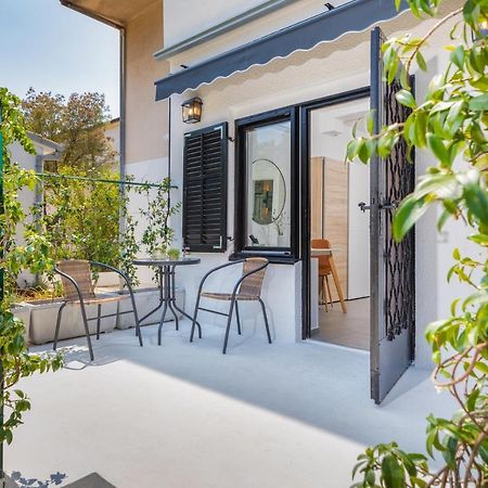 3 Minutes From The Beach: Lovely Studio Apartment Pula Extérieur photo