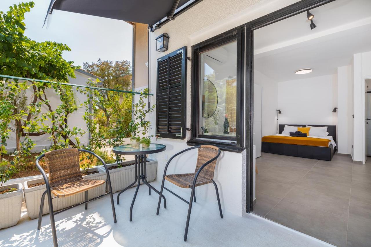 3 Minutes From The Beach: Lovely Studio Apartment Pula Extérieur photo