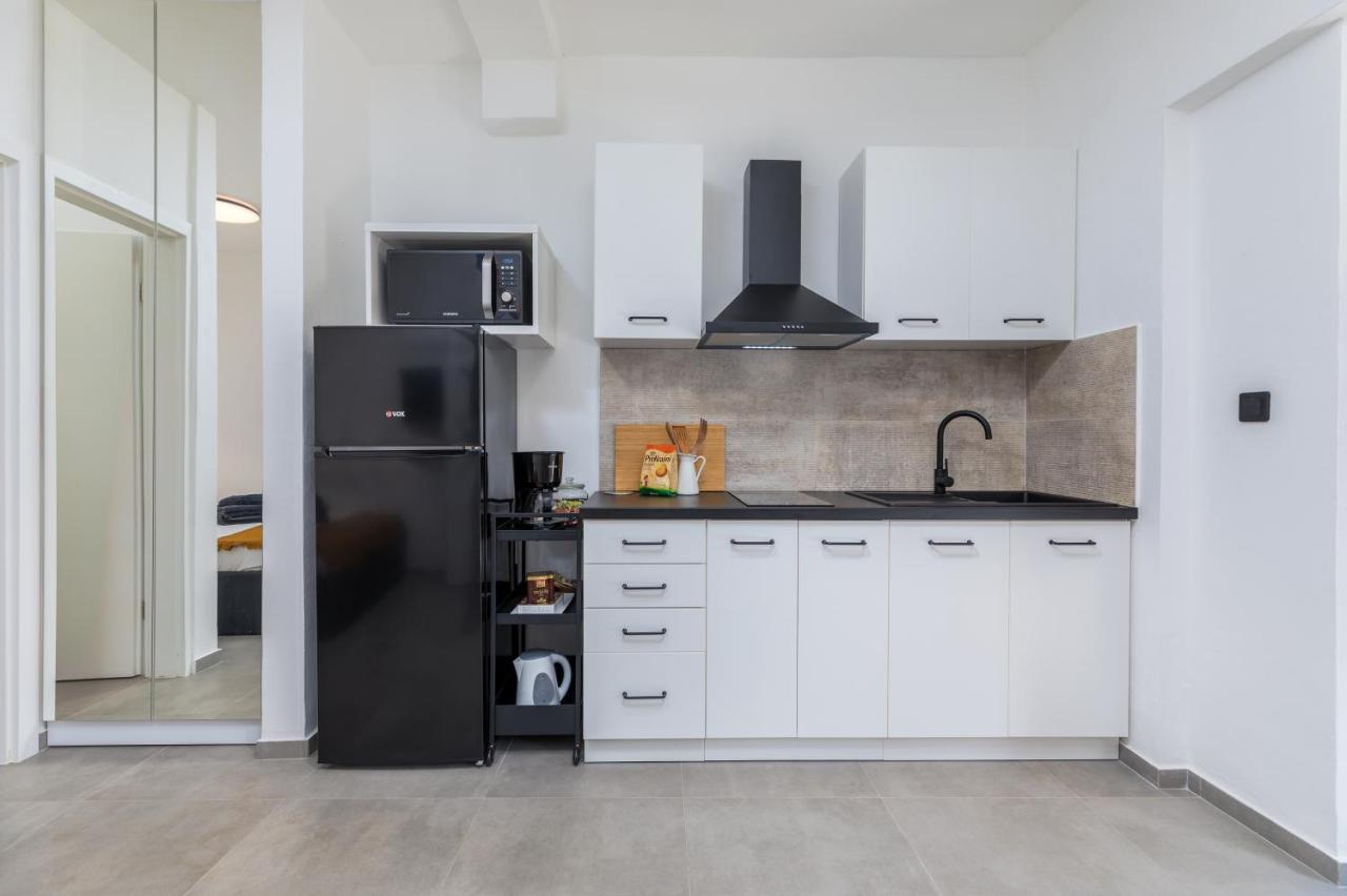 3 Minutes From The Beach: Lovely Studio Apartment Pula Extérieur photo