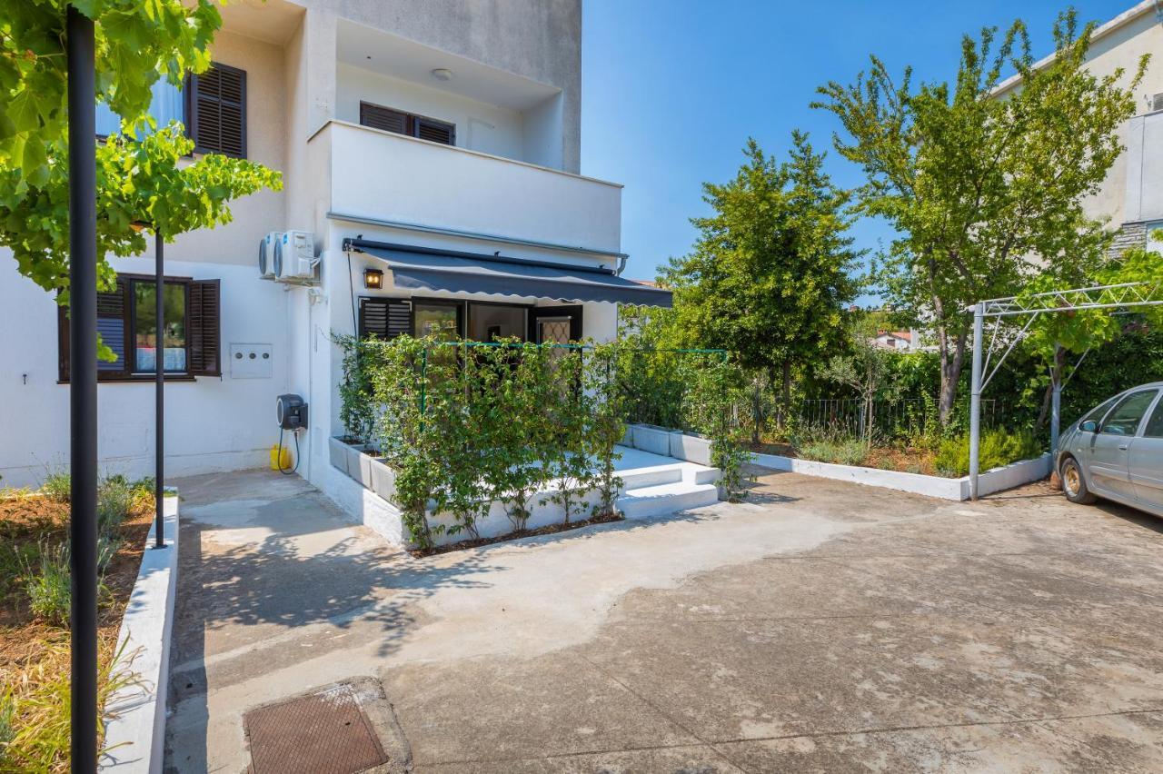 3 Minutes From The Beach: Lovely Studio Apartment Pula Extérieur photo